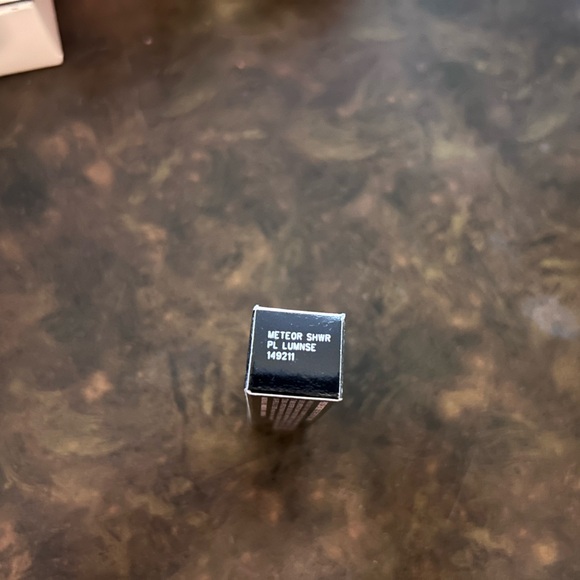 Mary Kay liquid eyeshadow - Picture 2 of 2